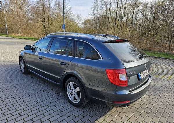 Skoda Superb cena 51900 przebieg: 182000, rok produkcji 2014 z Nowy Wiśnicz małe 106